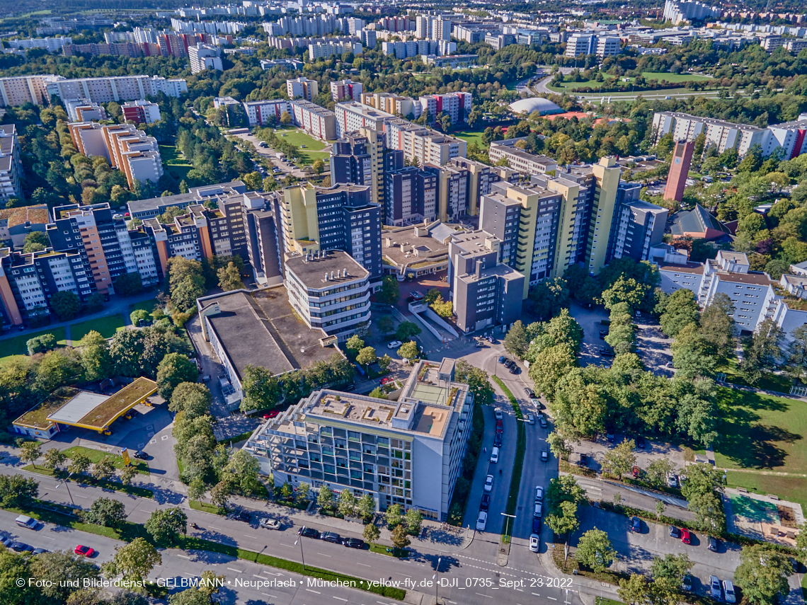 23.09.2022 - Karl-Marx-Ring 53-53c und Studentenwohnheim und Marx-Zentrum in Neuperlach